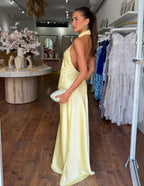Savenora | ZEYNEP Satin-Maxikleid mit Halterausschnitt